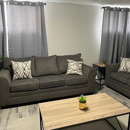 Cozy Modern And Lavish 1 Bedroom Basement Suite 温尼伯 外观 照片