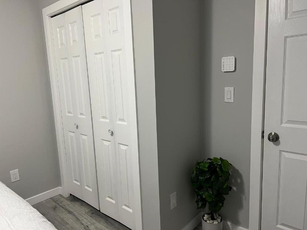 Cozy Modern And Lavish 1 Bedroom Basement Suite 温尼伯 外观 照片